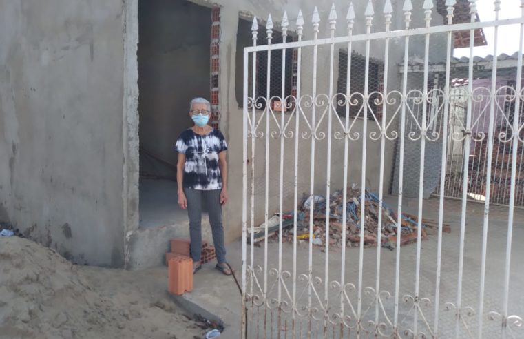 Amigos fazem promoção para finalizar casa incendiada