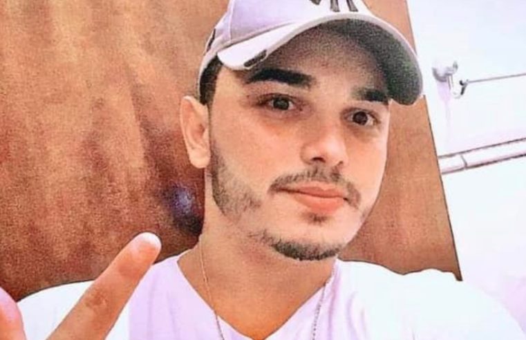 Jovem de 23 anos morre após colisão  em caminhão tombado em Guaíra
