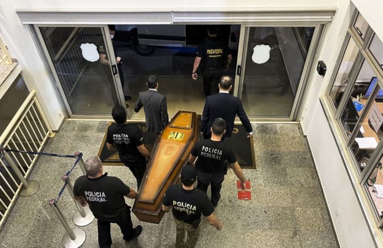 Avião da PF chega a Brasília com restos mortais de desaparecidos