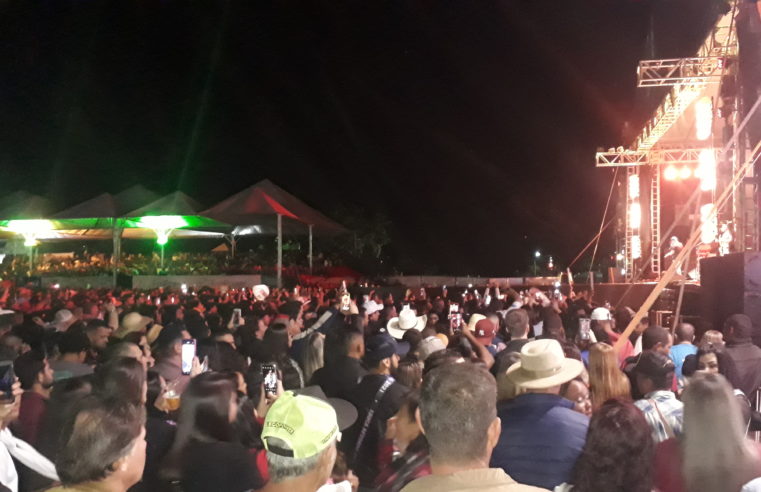 Dupla Jorge & Mateus leva grande público a Festa do Cavalo