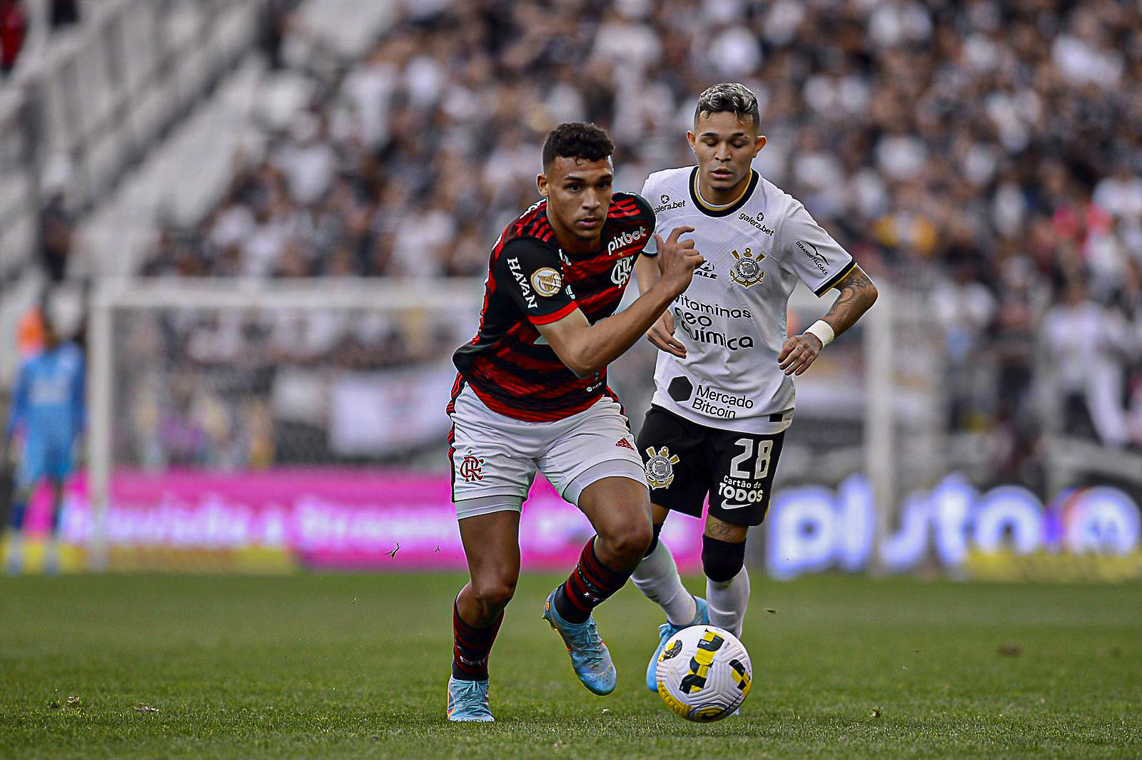 Corinthians vence o Flamengo e reassume a vice-liderança