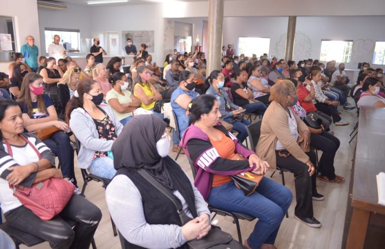 Selecionados para o Bolsa Trabalho foram recepcionados com música nesta segunda-feira, dia 18