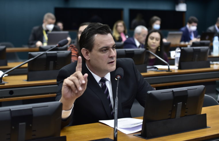 Projeto protocolado na Câmara homenageia deputado Geninho com Título de Cidadão Honorário