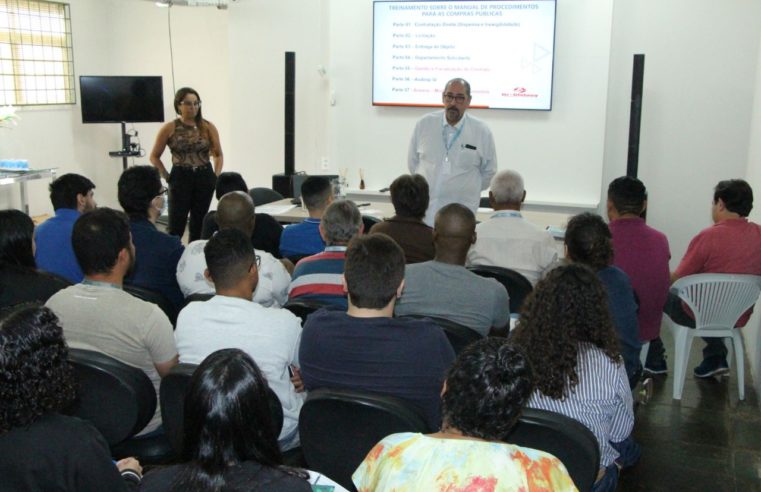 Servidores do SAAE Barretos recebem treinamento sobre procedimentos para as compras públicas