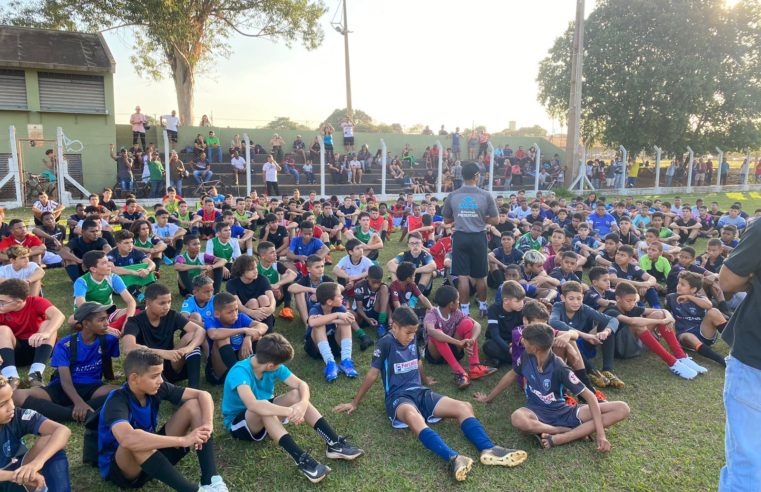 300 garotos participaram de peneira do Santos