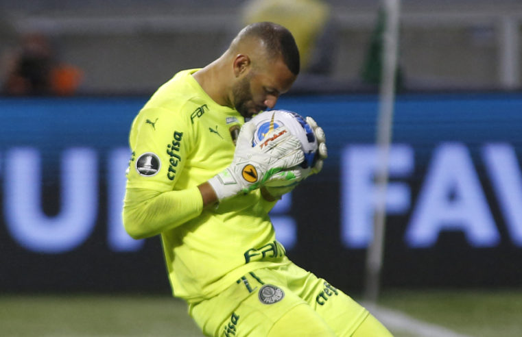 Palmeiras vence nos pênaltis e se classifica na Libertadores