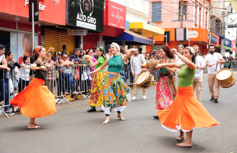 Desfile Cívico em homenagem ao aniversário de Barretos emociona e reúne cerca de 7 mil pessoas