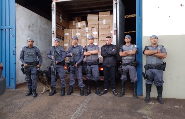 Dupla é presa com 325 caixas de cigarros contrabandeados do Paraguai
