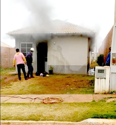 Fogo atingiu quarto de residência no Vida Nova