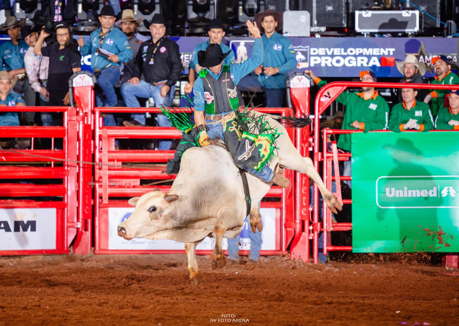 Álvaro Pereira vence segunda noite da final da LNR montando o Touro Estradeiro