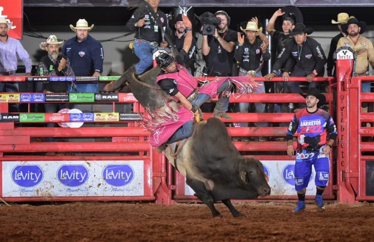 Goiano foi o melhor na primeira noite de montarias Rodeio Internaciona