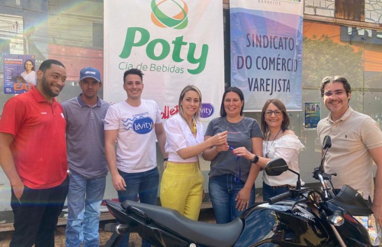 ACIB e Sincomercio entregam moto Honda 0 km  sorteada na Festa do Peão de Barretos