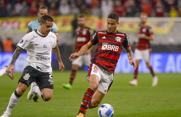 Corinthians é derrotado pelo Flamengo e está eliminado
