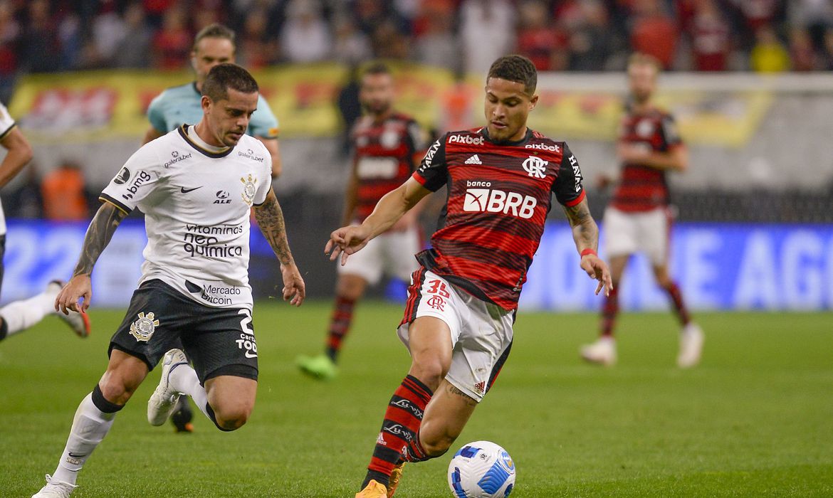 Corinthians é derrotado pelo Flamengo e está eliminado