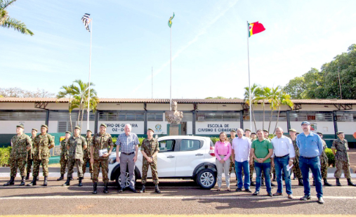 Prefeitura entrega veículo e reforma banheiro do Tiro de Guerra