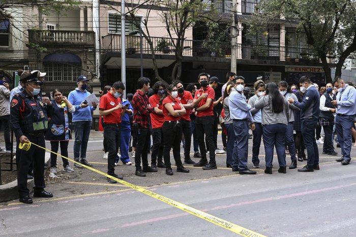 México: pelo menos uma pessoa morre após forte terremoto na costa do Pacífico