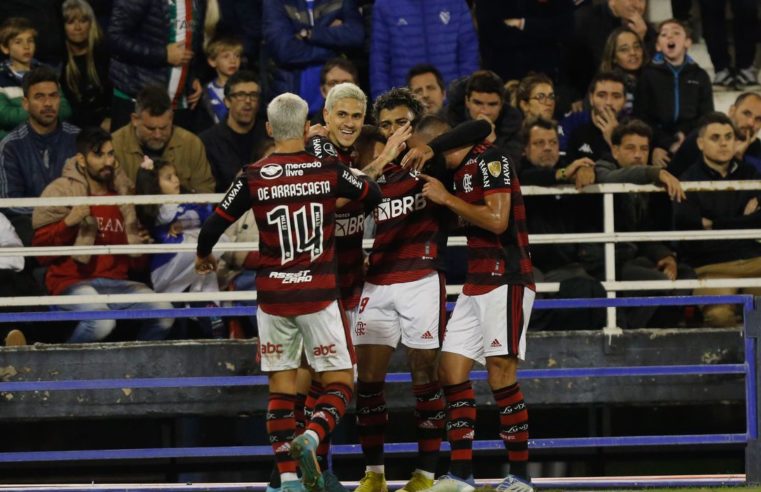 Flamengo goleia e está praticamente garantido na final da Libertadores