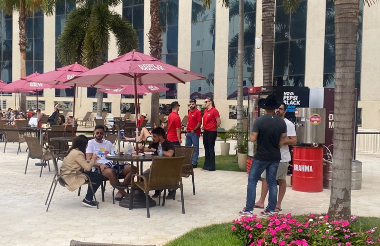 Barretos Park Hotel adota conceito de churrasco gourmet ao lado de piscinas