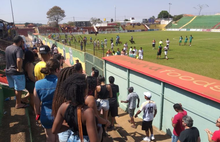 Em duelo diante do Corinthians, Tourinho perde pelo placar de 2 a 1
