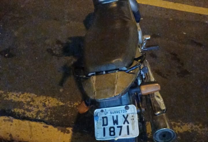Moto furtada é localizada em residência