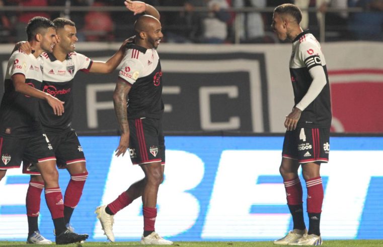São Paulo goleia Avaí por 4 a 0 no Morumbi