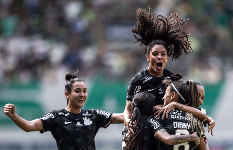 Corinthians é finalista no Brasileiro Feminino após goleada sobre o Palmeiras