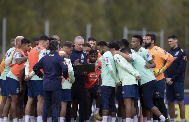 Com equipe completa, Tite comanda treino em Le Havre