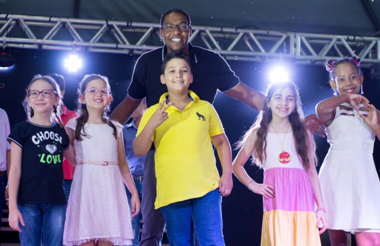 Concurso “A Mais Bela Voz Kids 2022” surpreende público com apresentações de alto nível