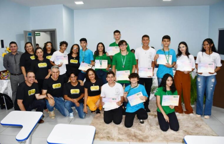 Prefeito e vice de Colômbia participam de premiação da OBMEP