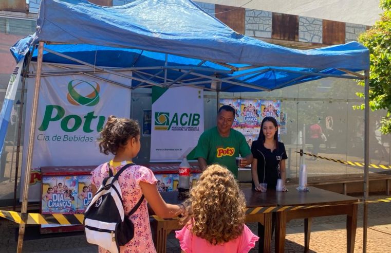 Comércio de Barretos tem distribuição gratuita de refrigerante no calçadão