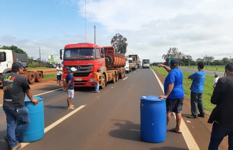 Rodovia Faria Lima é parcialmente bloqueada