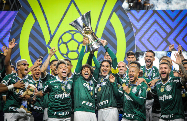 Virada e despedida de Scarpa: Palmeiras vence o América-MG e recebe taça