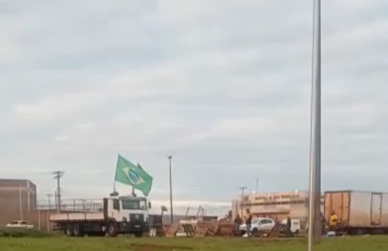 Rodovia Armando Sales tem ponto de bloqueio em Bebedouro