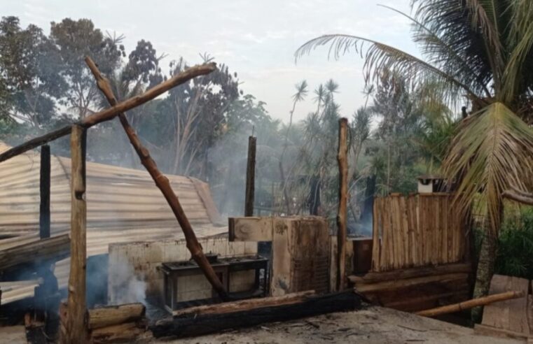 Bombeiros apagam incêndio em Hotel na zona rural