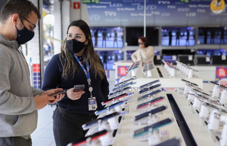 País gera 135 mil novos postos de trabalho em novembro, diz Caged