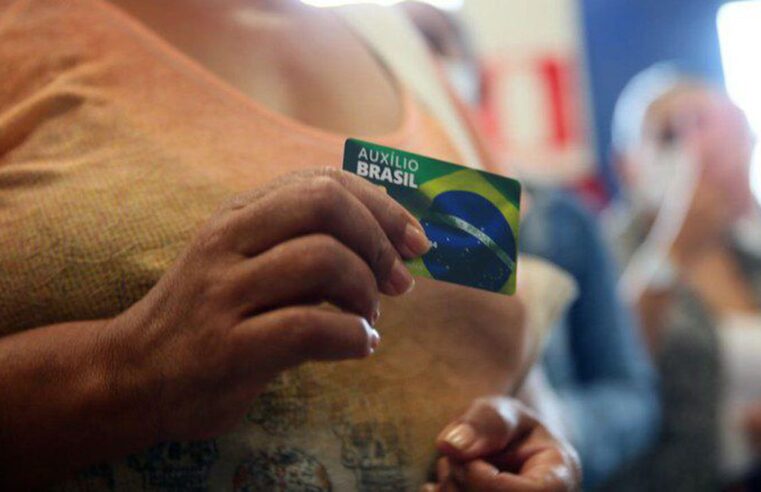 Divulgado calendário de pagamentos do Auxílio Brasil para 2023