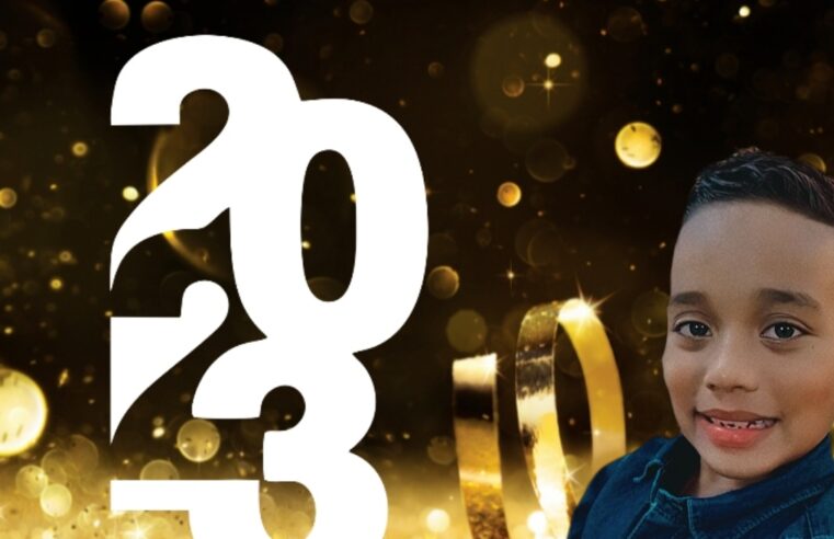 Cantor Luan Queiroz deseja Feliz Ano Novo