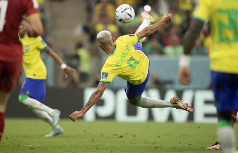 Gol de voleio do Brasil é eleito o gol mais bonito da Copa