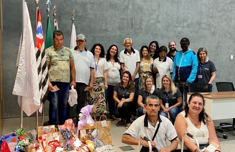 Voluntários adotam cartinhas dos pacientes do Cras 