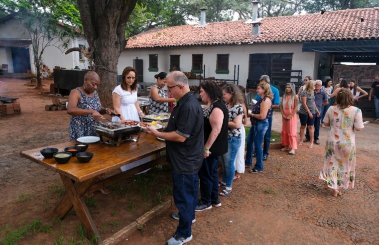 Queima do Alho em prol do Fundo Social de Solidariedade e Casa Transitória André Luiz é realizada no Recinto
