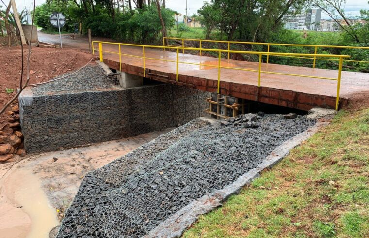 Prefeitura conclui obras na ponte da Estrada das Palmeiras
