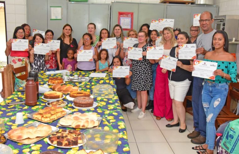 Alunos do Cemup recebem certificados de conclusão de Curso de Panificação