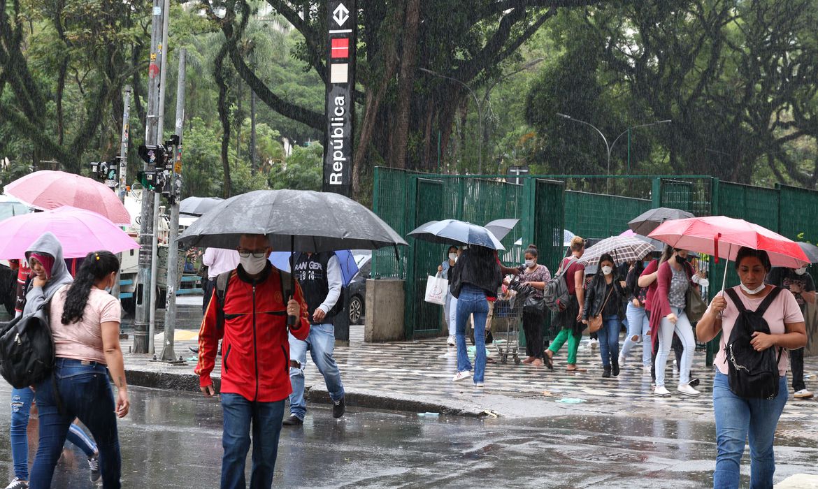 Defesa Civil emite alerta de risco meteorológico entre sexta e domingo