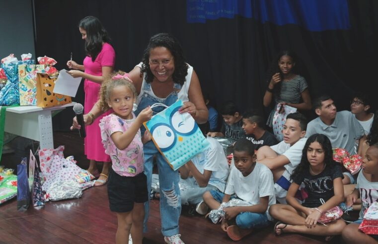 Projeto 28 celebra atividades do ano com festa e presentes para crianças