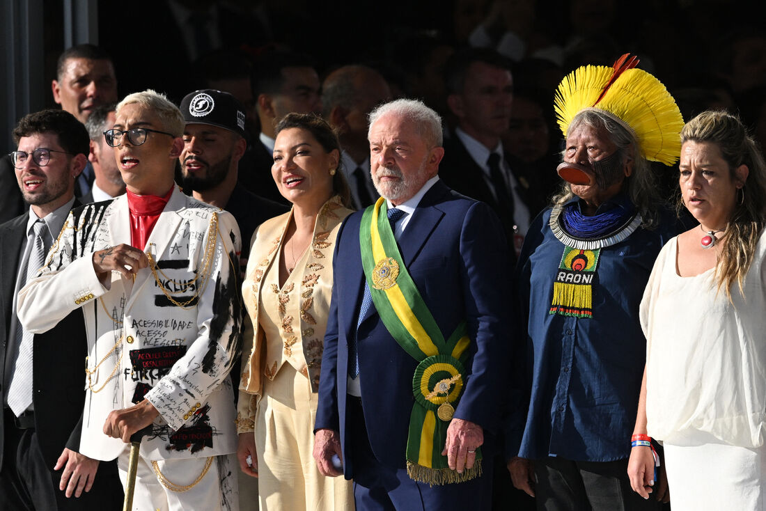 Em seu primeiro dia como presidente, Lula assina 52 decretos e 4 MPs