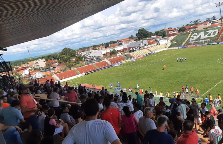 Treinador Waguinho elogia apoio da torcida na estreia do BEC na Copinha