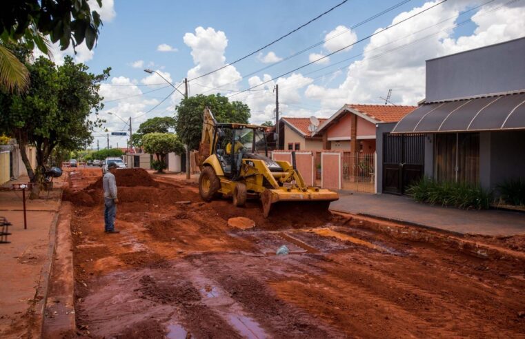 Prefeita Paula Lemos faz visita técnica a obras do SAAE