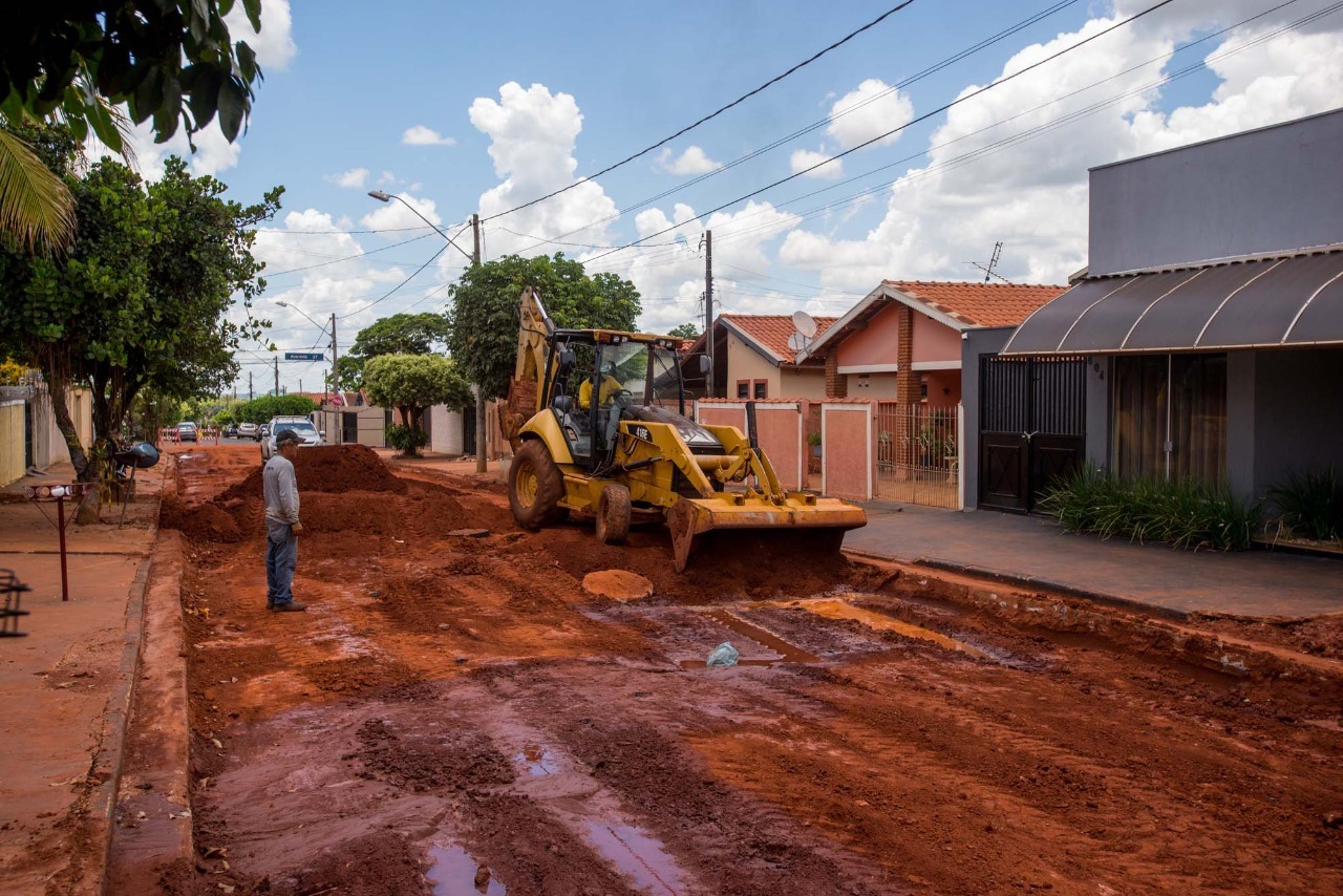 Prefeita Paula Lemos faz visita técnica a obras do SAAE