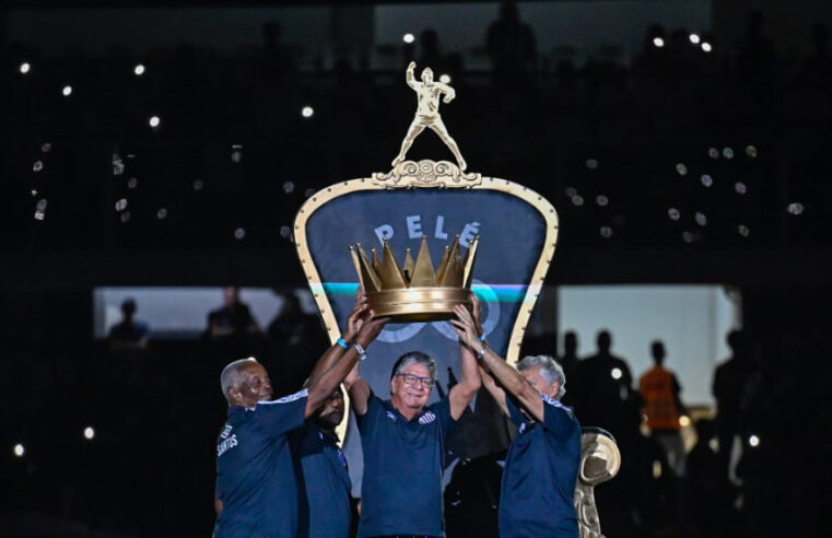 Santos vence o Mirassol de virada com homenagens a Pelé