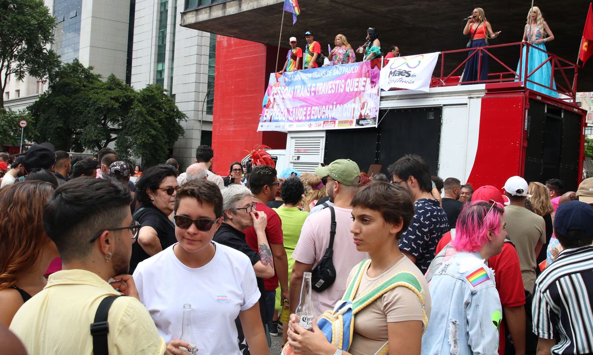 Caminhada trans em São Paulo pede políticas e cobra ação contra mortes